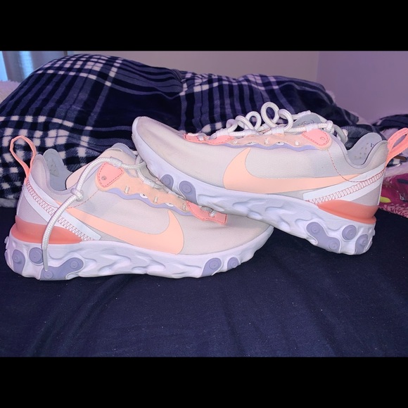 Nike Shoes - Women’s Nike react element
